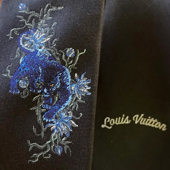 🎁LV JOURNEY🎁🆕💯AUTHN LOUIS VUITTON TRAVEL CAMBODIA BLUE PANTHER MOTIF TIE🔥 - Picture 2 of 16